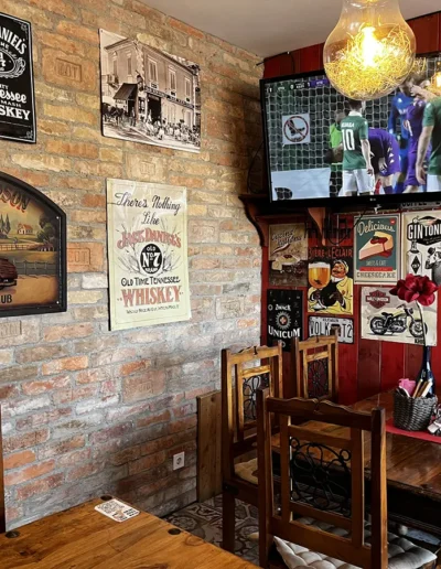 Gondűző étterem és pizzéria - Visegrád belső tér